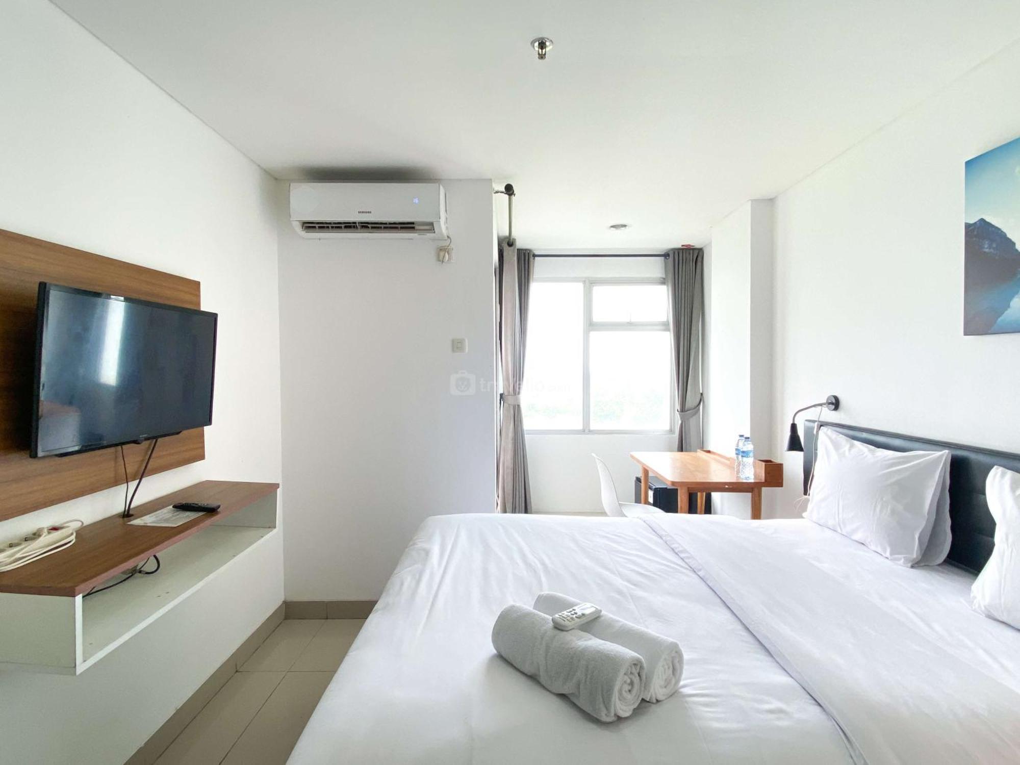 Restful And Comfy Studio Enviro Apartment By Travelio Cikarang Exterior photo